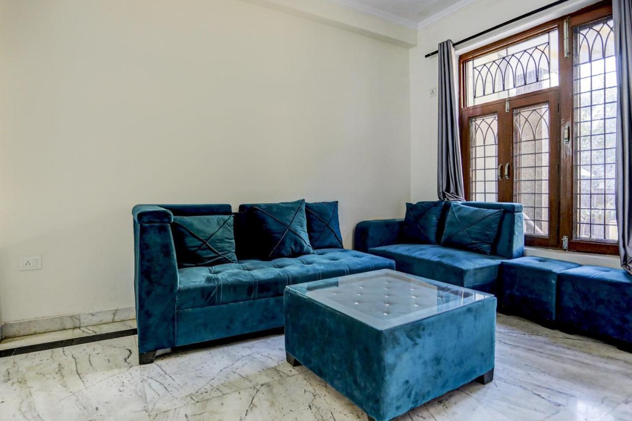 Hotel Super Capital O Uk House Residency Gurgaon Esterno foto