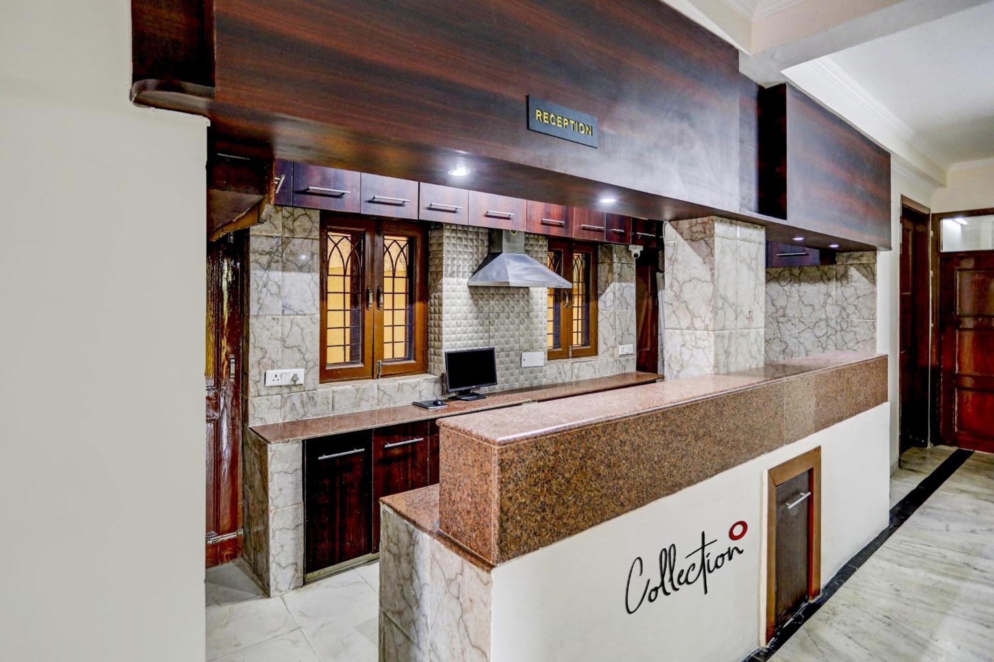 Hotel Super Capital O Uk House Residency Gurgaon Esterno foto