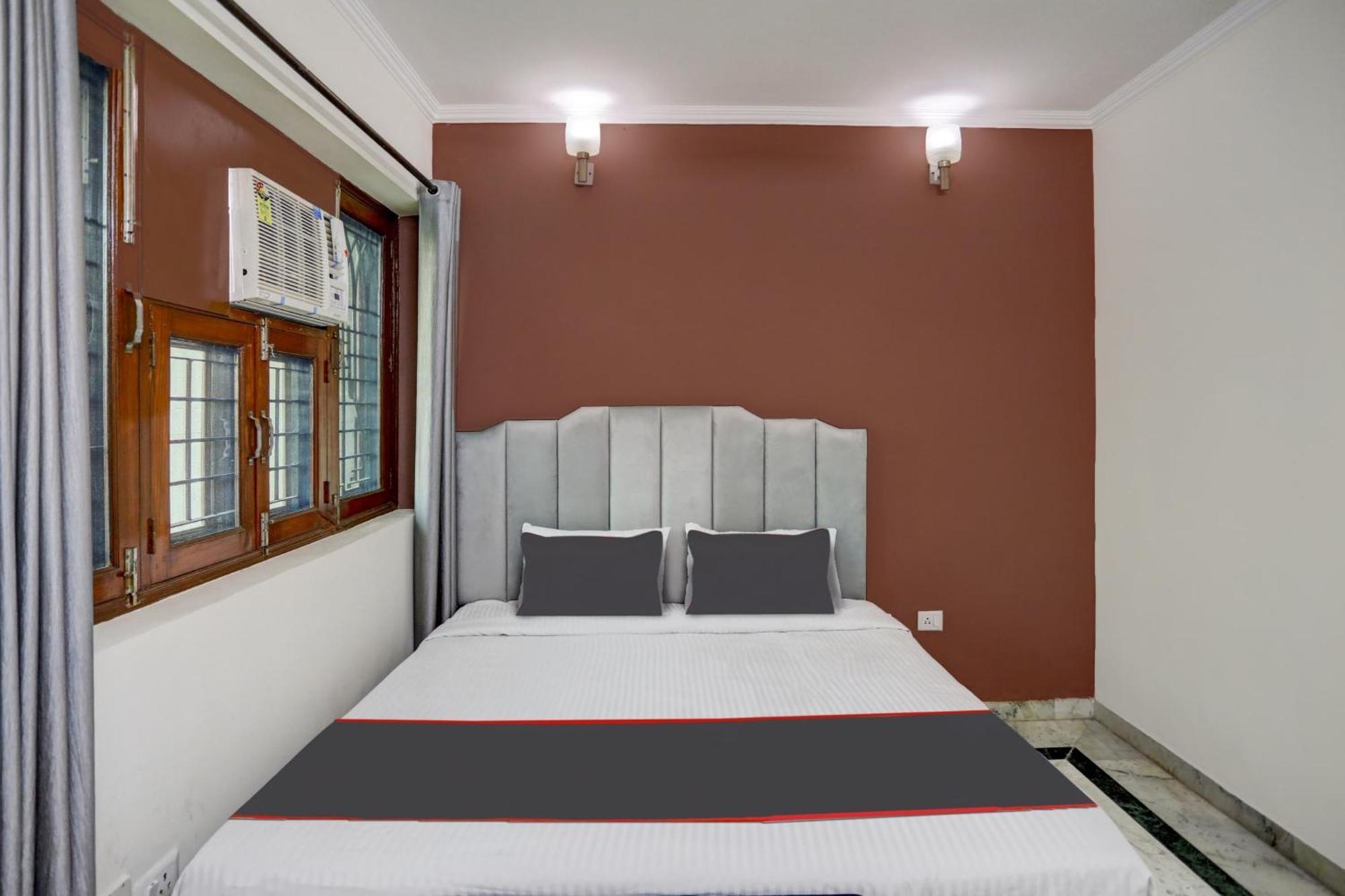 Hotel Super Capital O Uk House Residency Gurgaon Esterno foto